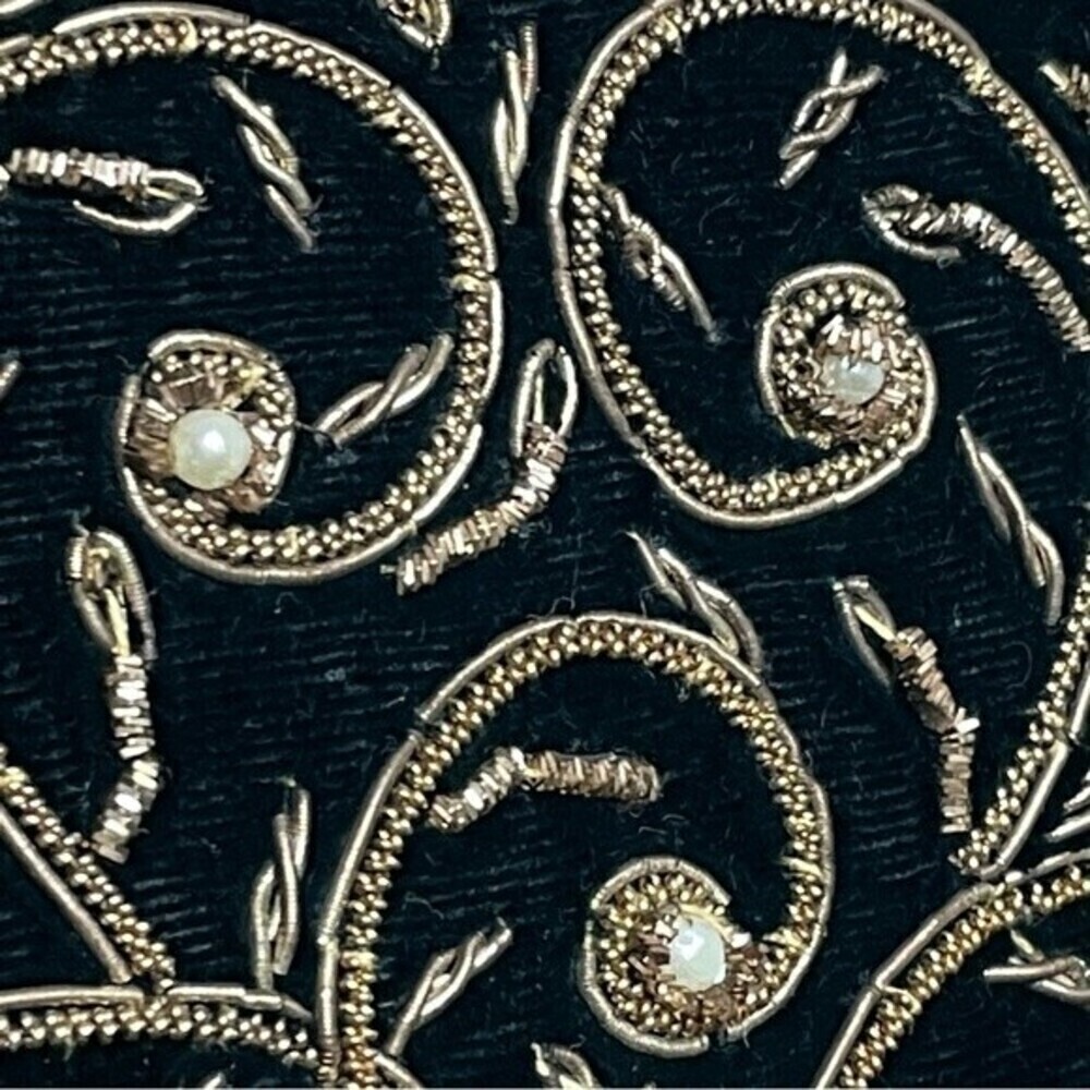 Vintage velvet embroidered bag with faux pearls - Picture 8 of 16